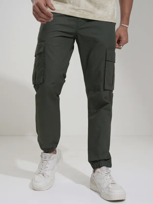 Highlander Men Green Slim Fit Solid Joggers
