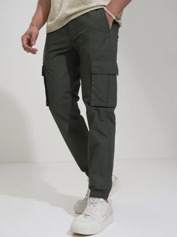 Highlander Men Green Slim Fit Solid Joggers