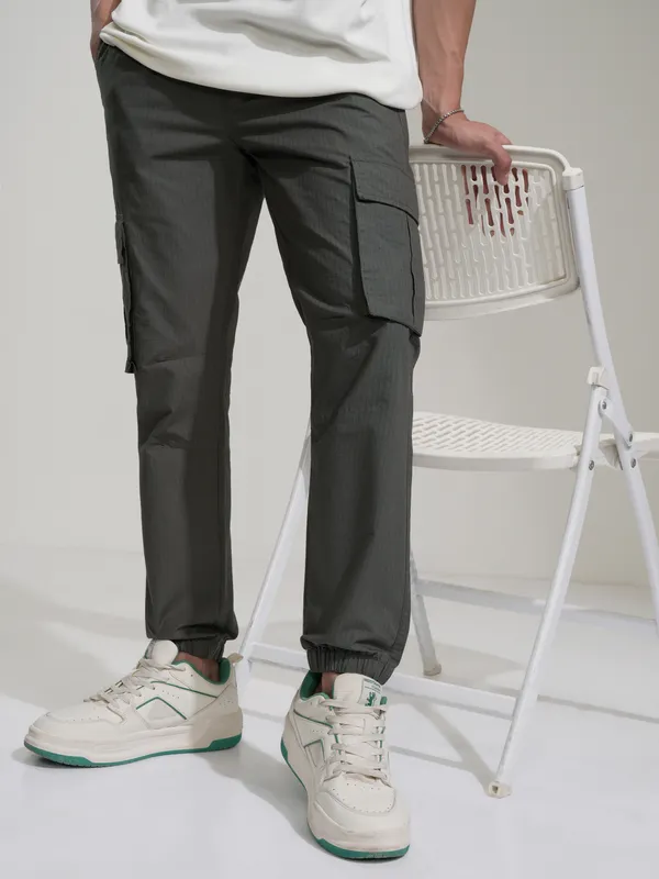 Highlander Men Grey Slim Fit Solid Joggers