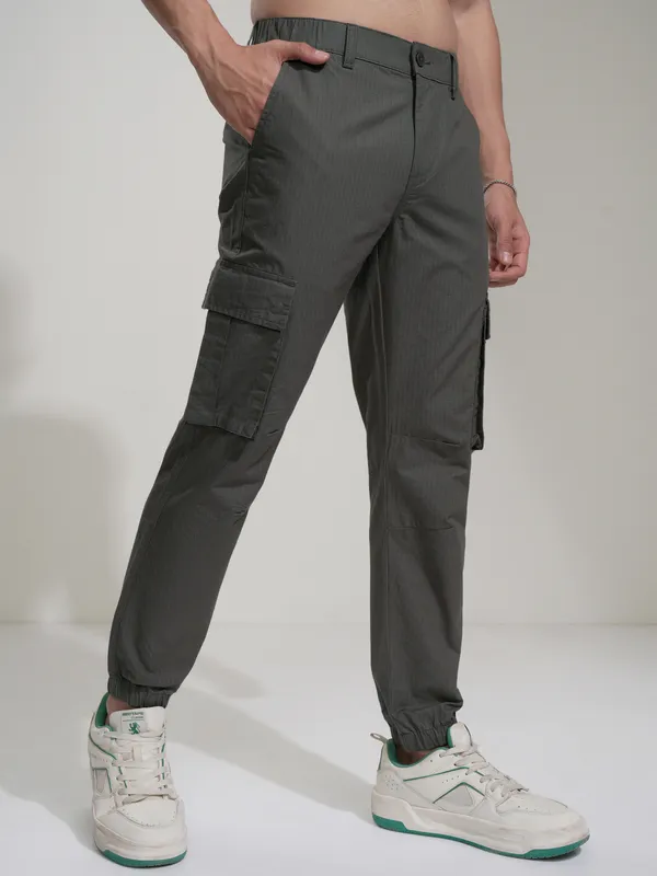 Highlander Men Grey Slim Fit Solid Joggers