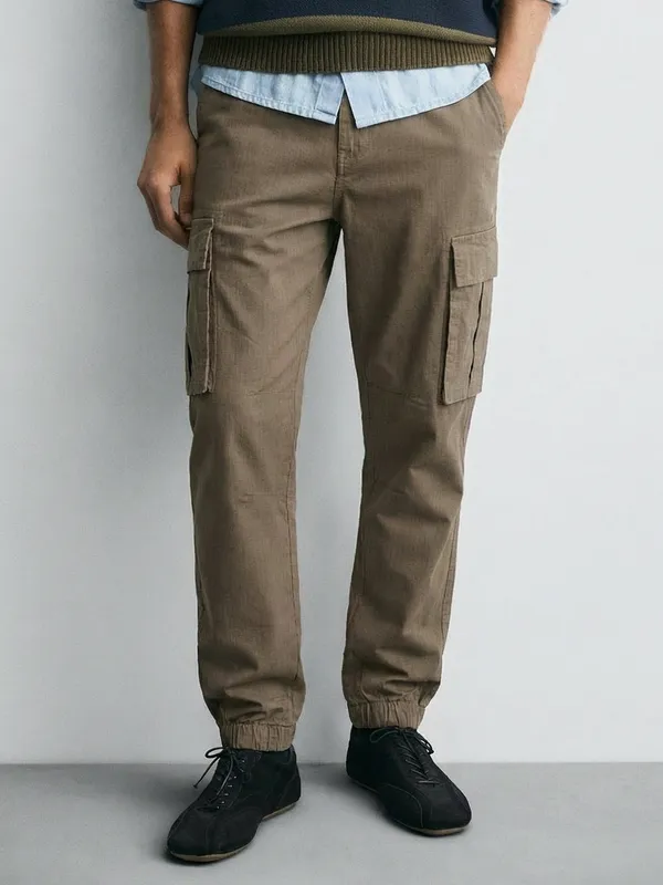 Highlander Men Brown Slim Fit Solid Cargo