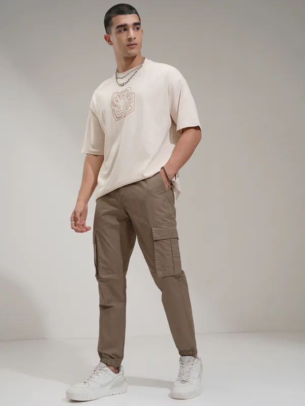 Highlander Men Black Slim Fit Solid Cargos