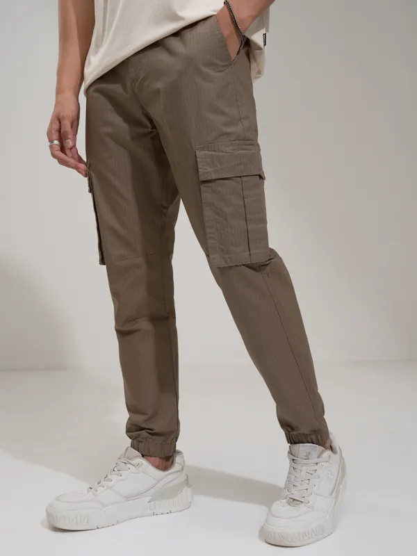 Highlander Men Black Slim Fit Solid Cargos