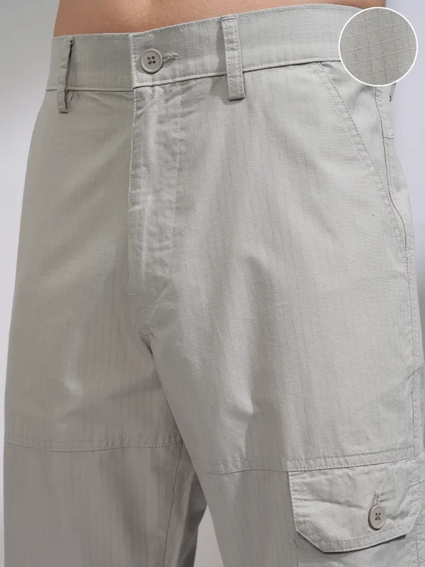 Highlander Men Grey Straight Fit Solid Cargos