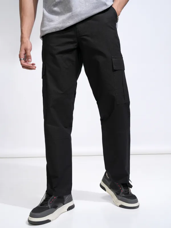 Highlander Men Black Straight Fit Solid Cargos