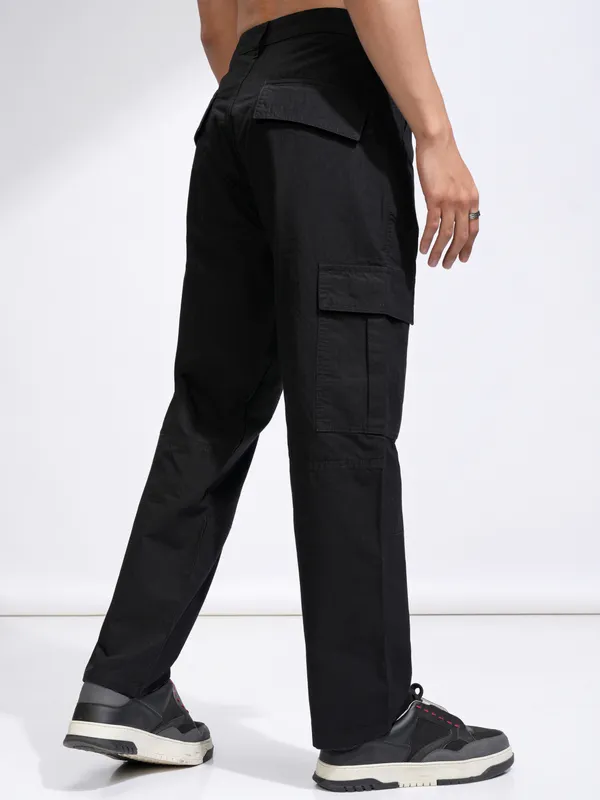 Highlander Men Black Straight Fit Solid Cargos