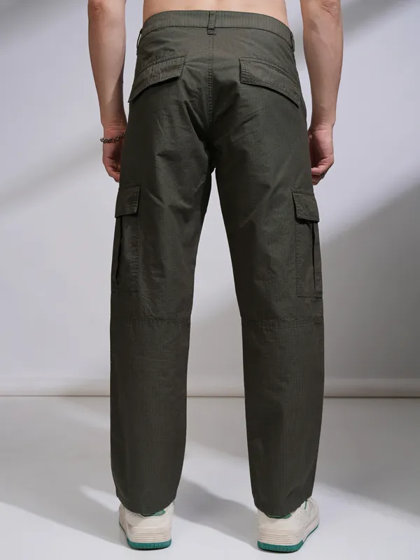 Highlander Men Grey Loose Fit Solid Cargos