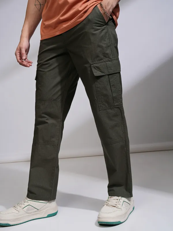 Highlander Men Grey Loose Fit Solid Cargos