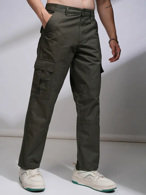 Highlander Men Grey Loose Fit Solid Cargos