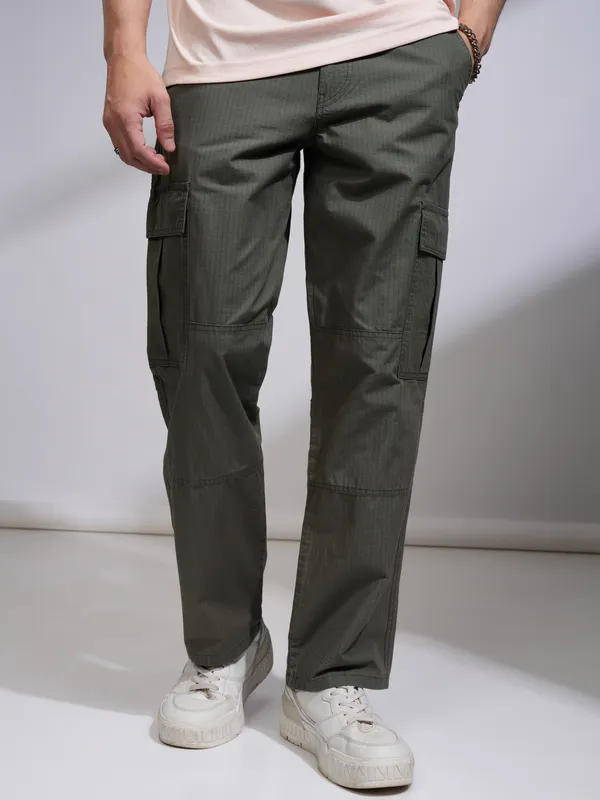 Highlander Men Olive Loose Fit Solid Cargos