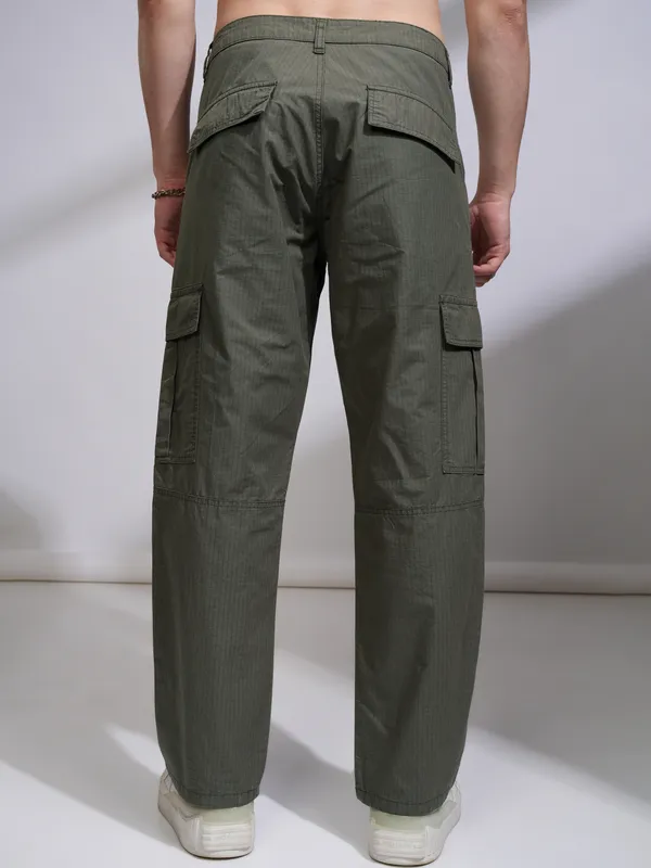 Highlander Men Olive Loose Fit Solid Cargos