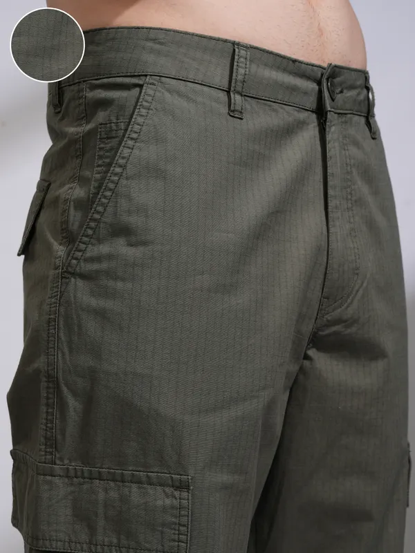 Highlander Men Olive Loose Fit Solid Cargos