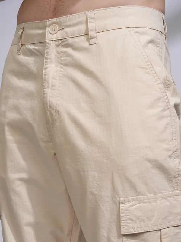 Highlander Men White Loose Fit Solid Cargos