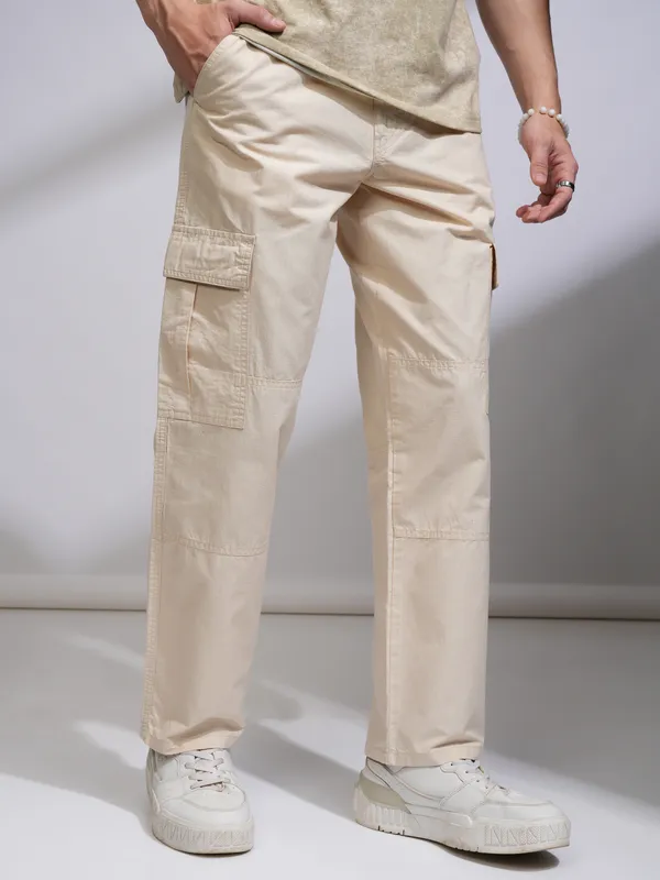 Highlander Men White Loose Fit Solid Cargos