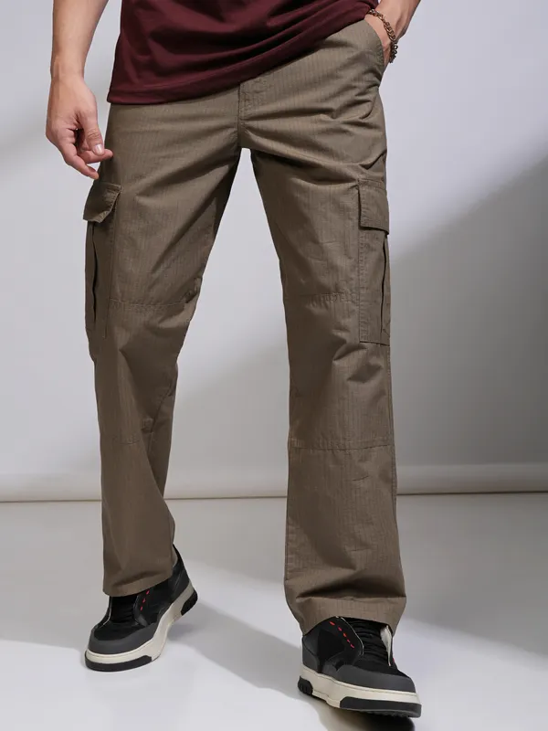 Highlander Men Grey Loose Fit Solid Cargos