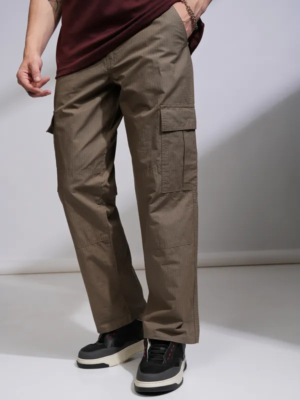 Highlander Men Grey Loose Fit Solid Cargos