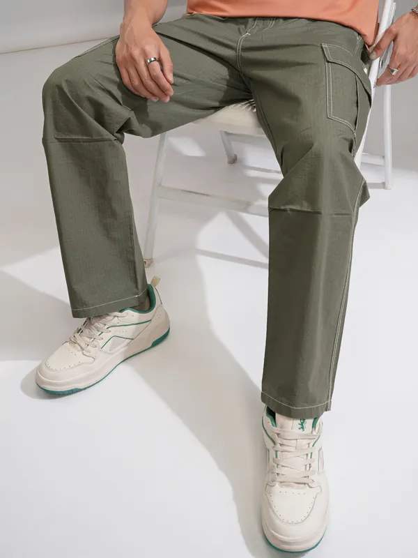 Highlander Men Olive Straight Fit Solid Cargos