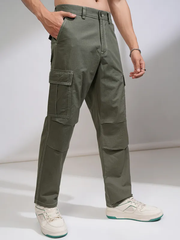 Highlander Men Olive Straight Fit Solid Cargos