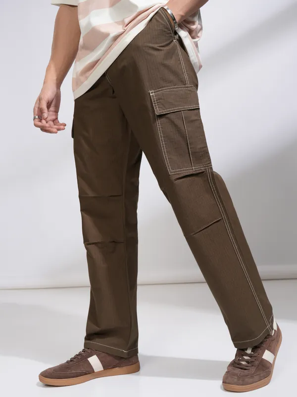 Highlander Men Brown Straight Fit Solid Cargos