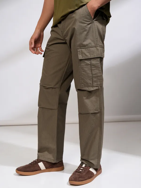 Highlander Men Grey Regular Fit Solid Cargos