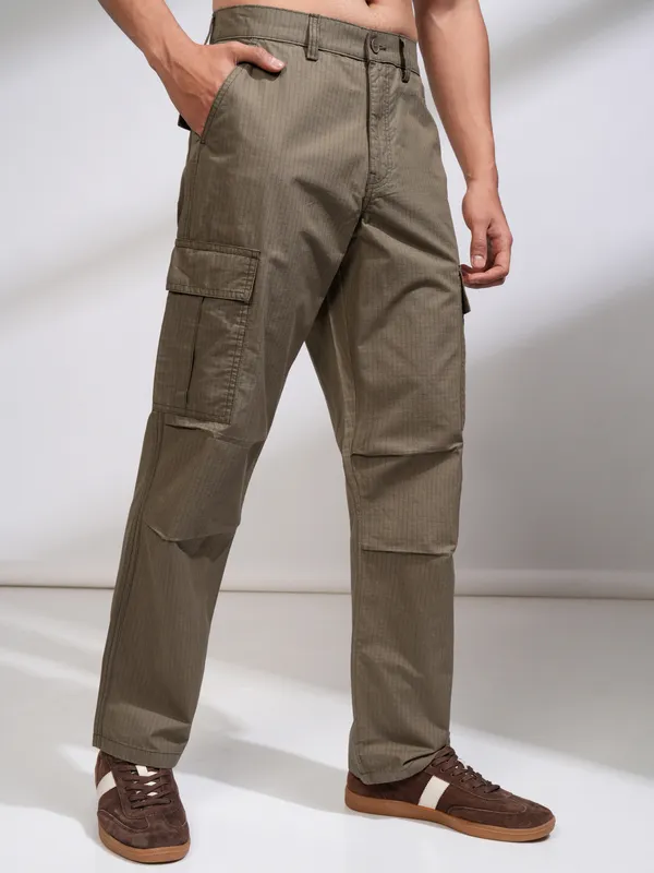 Highlander Men Grey Regular Fit Solid Cargos