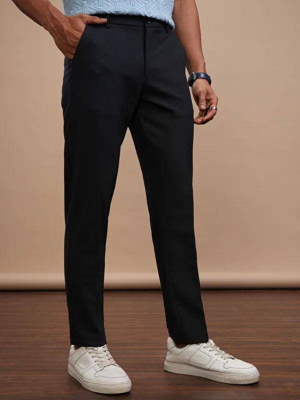 Highlander Men Navy Blue Slim Fit Solid Casual Trouser