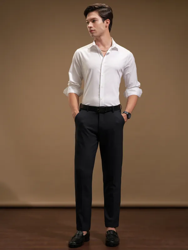 Highlander Men Navy Blue Slim Fit Solid Casual Trouser