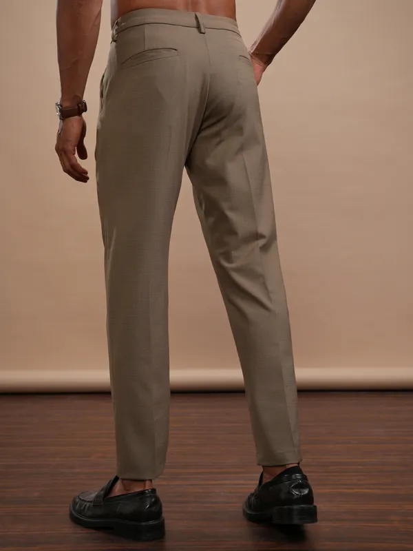 Highlander Men Khaki Slim Fit Solid Casual Trouser