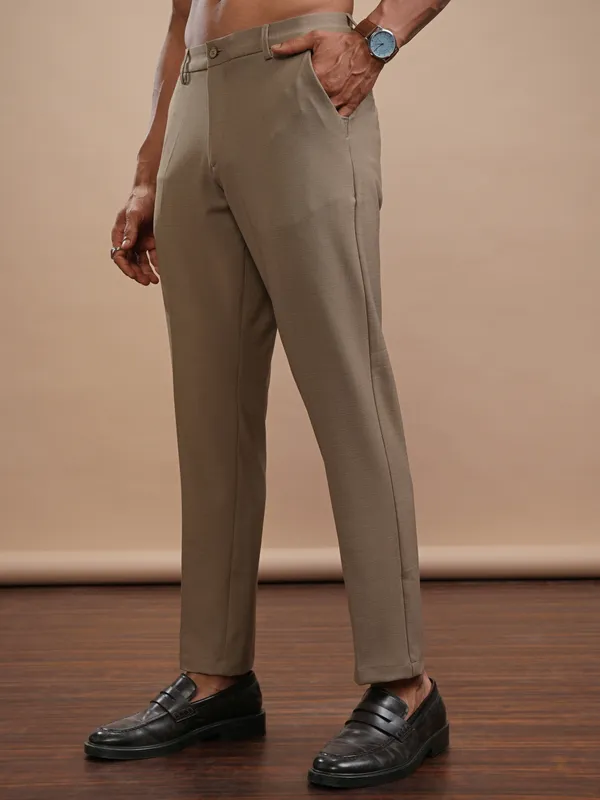 Highlander Men Khaki Slim Fit Solid Casual Trouser