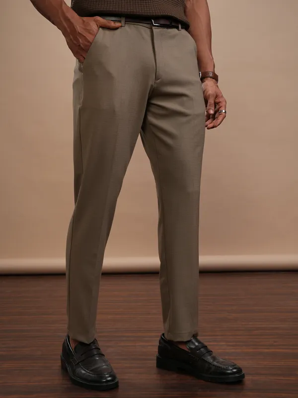 Highlander Men Khaki Slim Fit Solid Casual Trouser