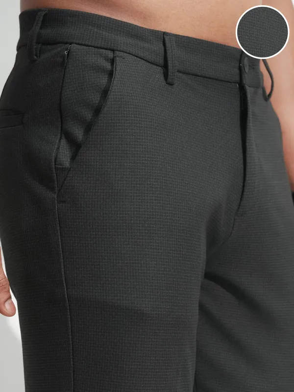 Highlander Men Black Slim Fit Solid Casual Trouser