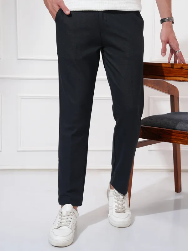 Highlander Men Green Solid Slim Fit Regular Trousers