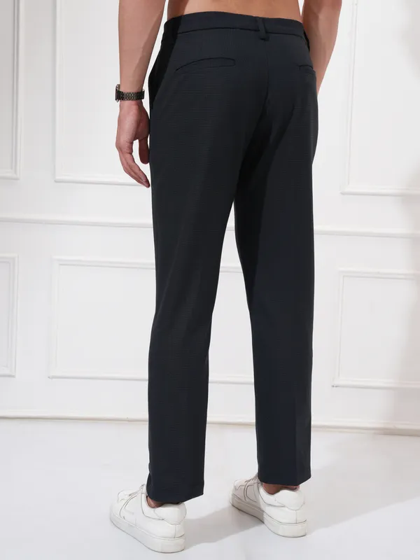 Highlander Men Green Solid Slim Fit Regular Trousers