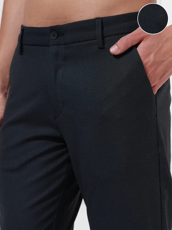 Highlander Men Green Solid Slim Fit Regular Trousers