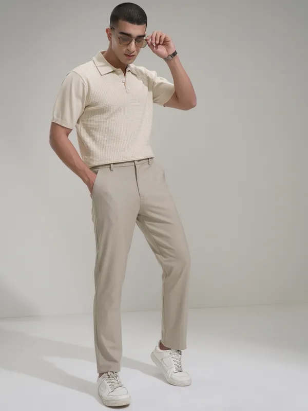 Highlander Men Beige Solid Slim Fit Casual Trouser