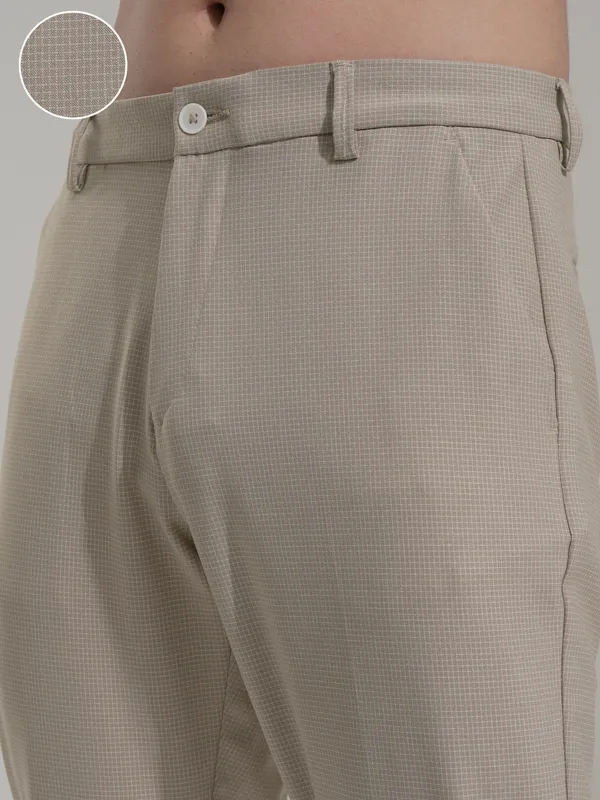 Highlander Men Beige Solid Slim Fit Casual Trouser