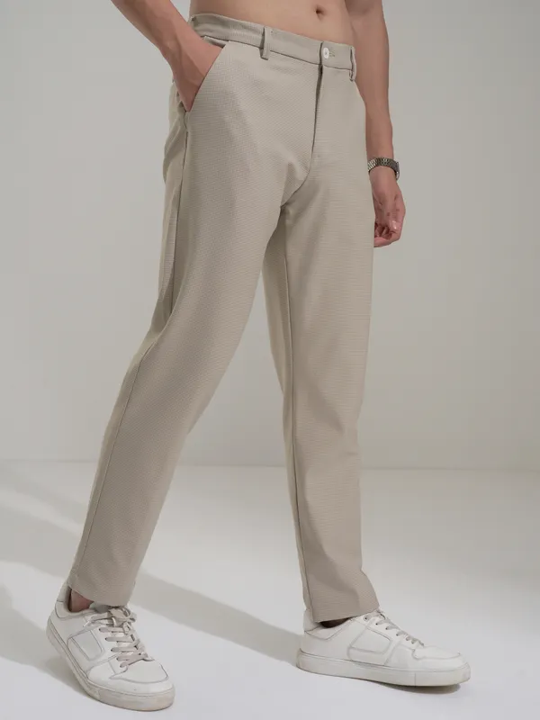 Highlander Men Beige Solid Slim Fit Casual Trouser