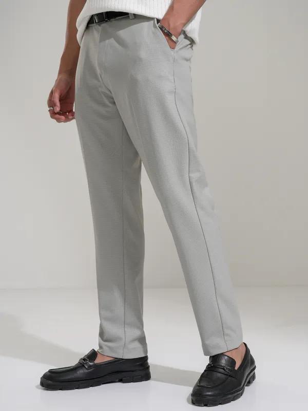 Highlander Men Grey Slim Fit Solid Casual Trouser