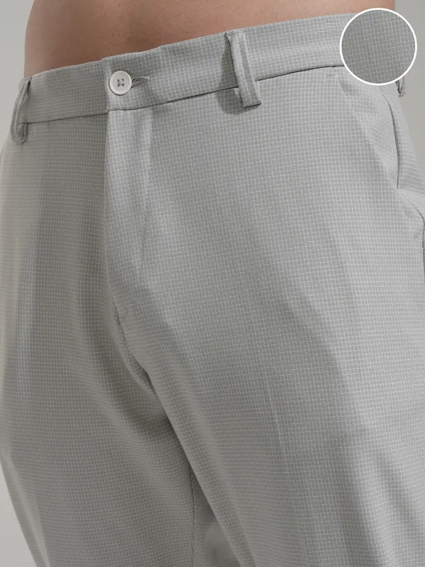 Highlander Men Grey Slim Fit Solid Casual Trouser