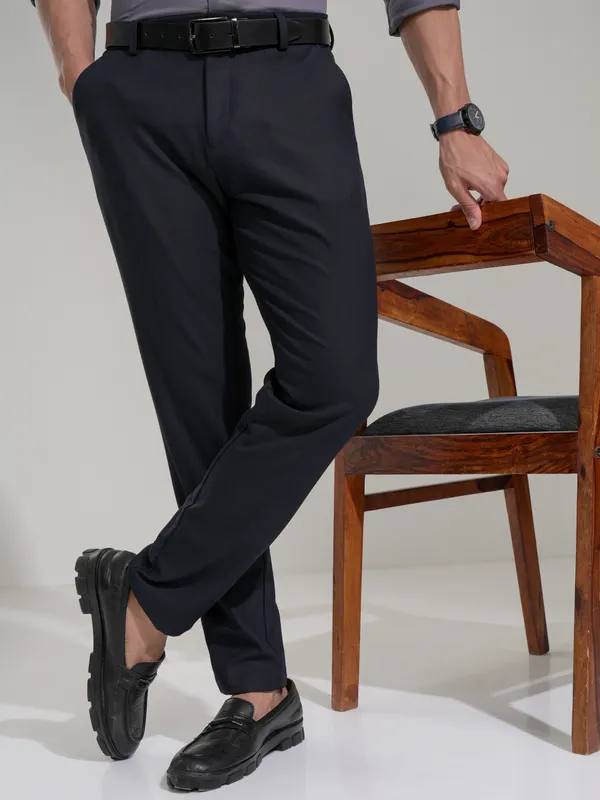 Highlander Men Navy Blue Slim Fit Solid Casual Trouser
