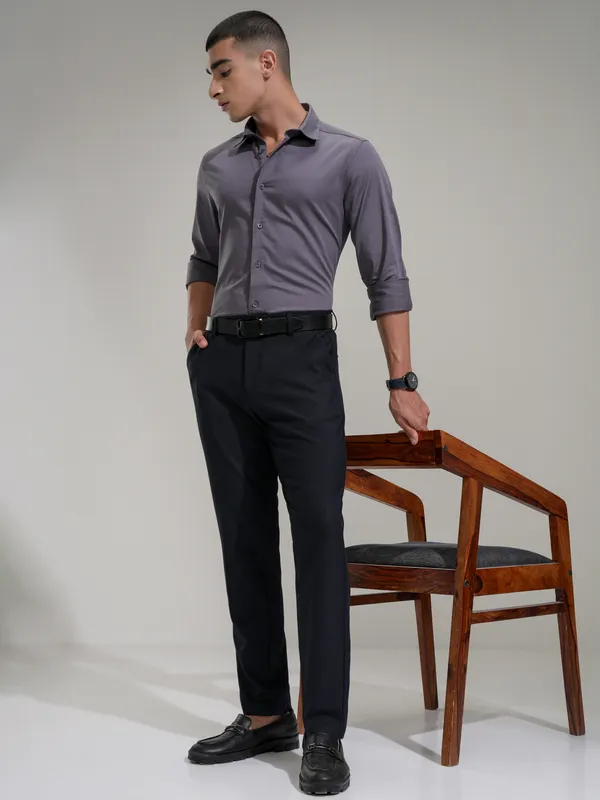 Highlander Men Navy Blue Slim Fit Solid Casual Trouser