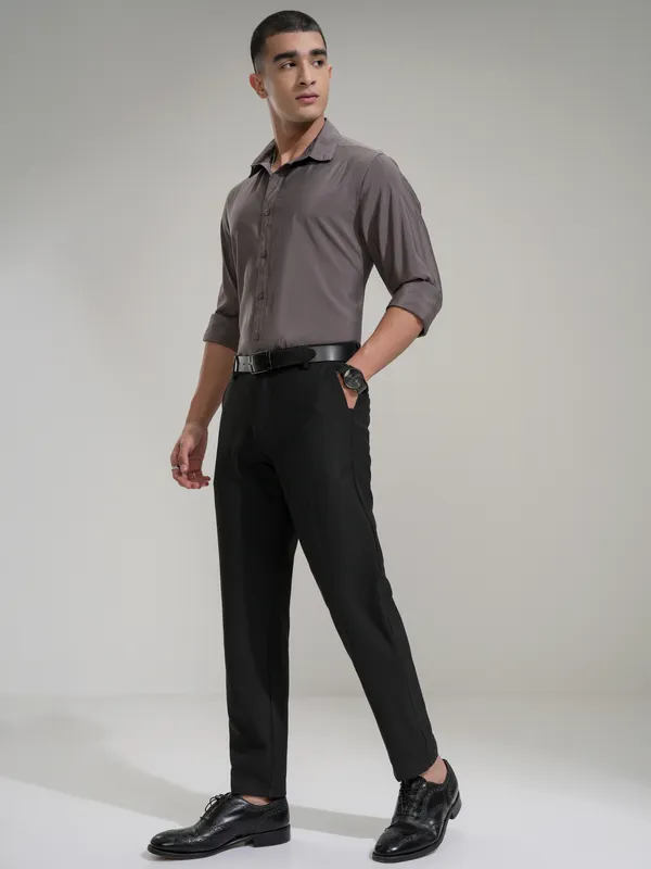 Highlander Men Black Slim Fit Solid Casual Trouser