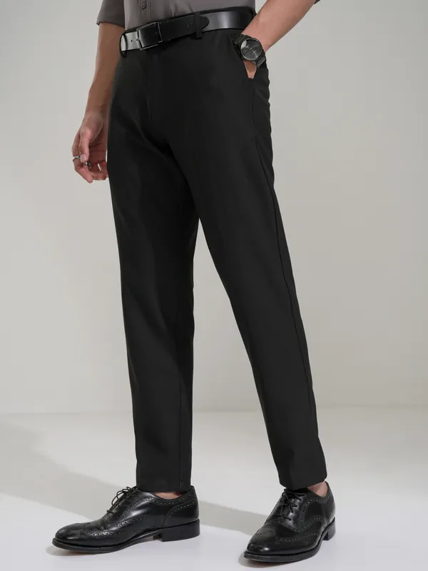 Highlander Men Black Slim Fit Solid Casual Trouser