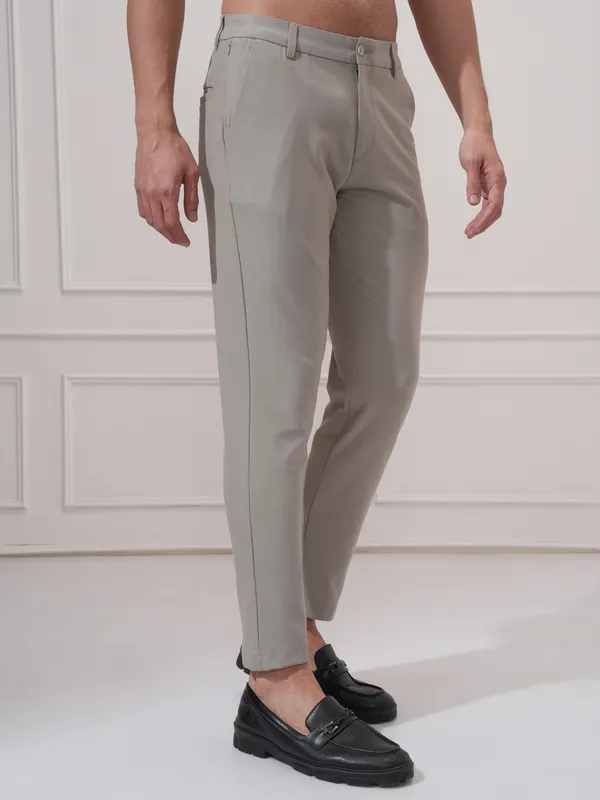 Highlander Men Tan Solid Slim Fit Casual Trouser