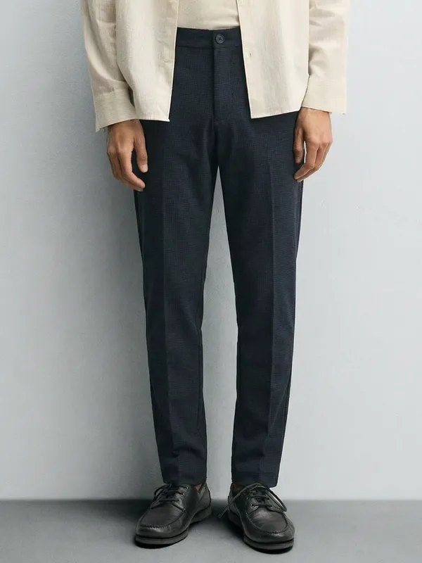 Highlander Men Navy Blue Slim Fit Solid Casual Trouser