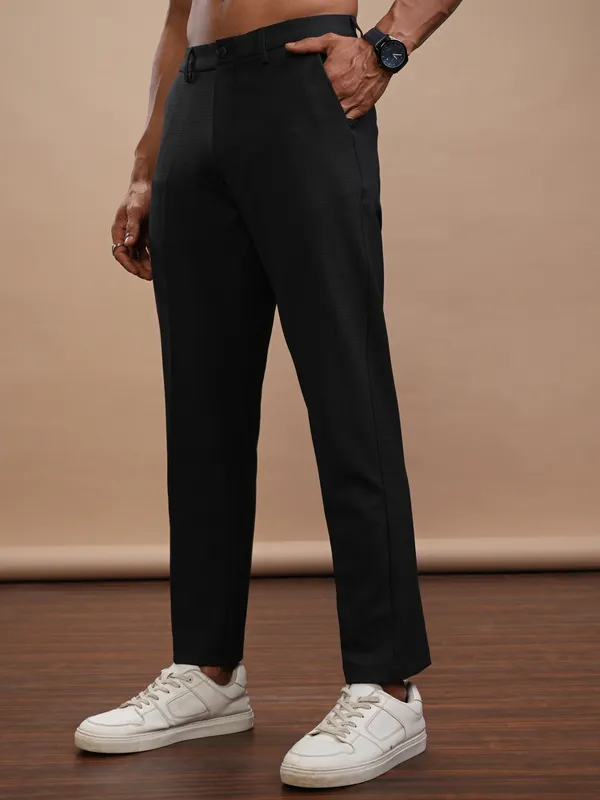 Highlander Men Black Slim Fit Solid Casual Trouser