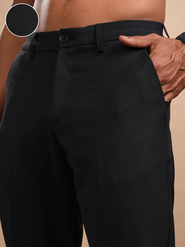 Highlander Men Black Slim Fit Solid Casual Trouser