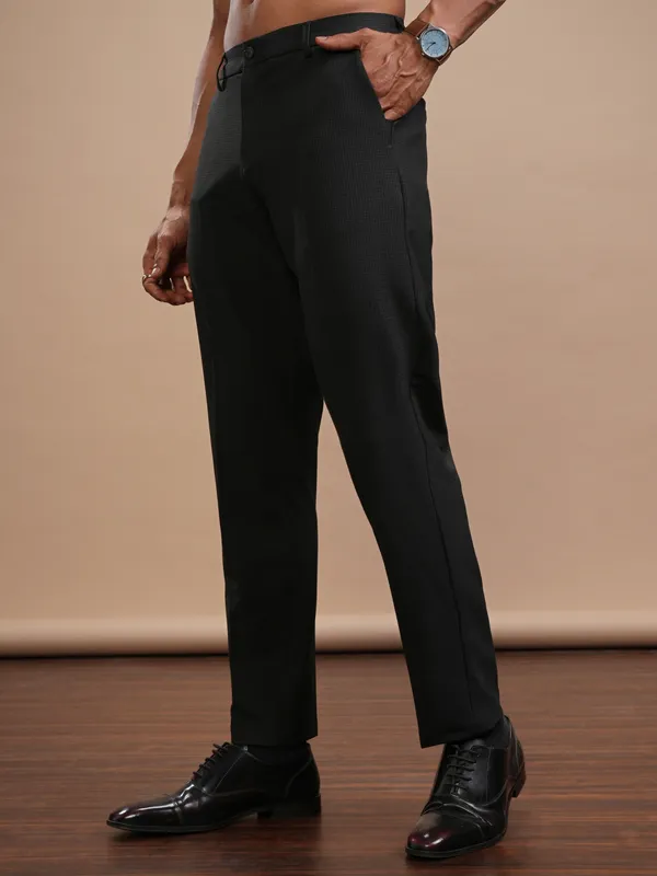 Highlander Men Charcoal Slim Fit Solid Casual Trouser