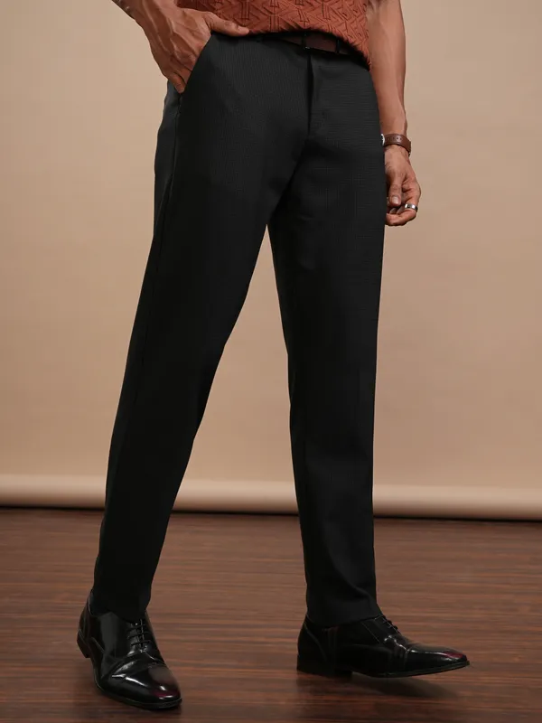 Highlander Men Charcoal Slim Fit Solid Casual Trouser