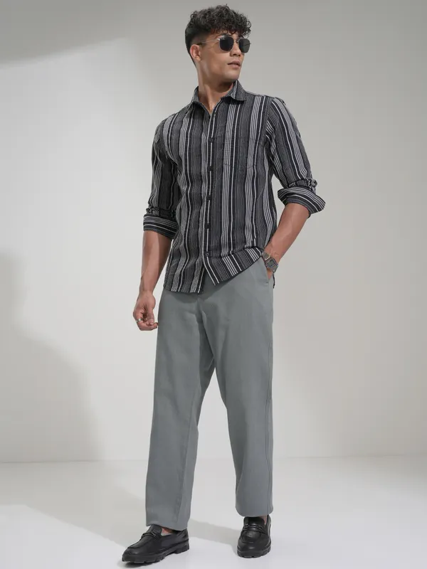 Highlander Men Grey Straight Fit Solid Casual Trouser